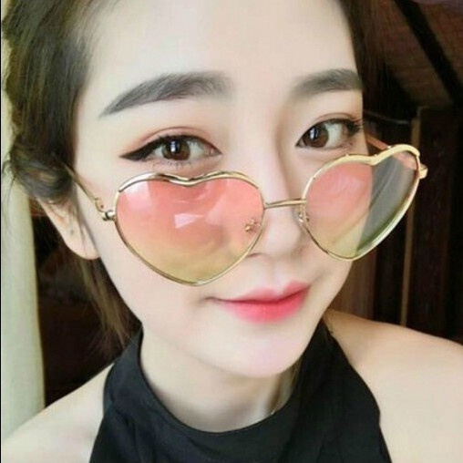 Alkalmi női szív alakú napszemüveg rózsaszín színben