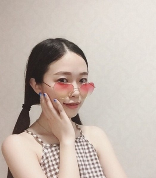 Alkalmi női szív alakú napszemüveg rózsaszín színben