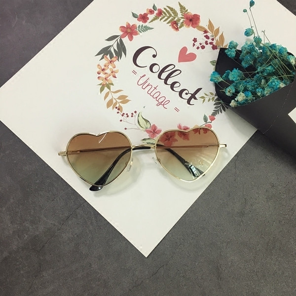 Alkalmi női szív alakú napszemüveg rózsaszín színben