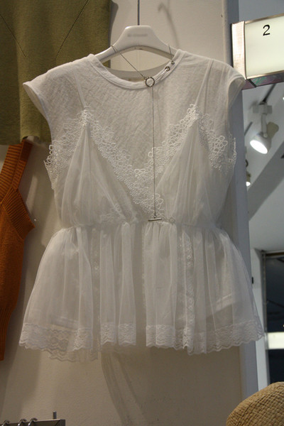 Maieu de dama din dantela cu elastic, subliniind talia in alb