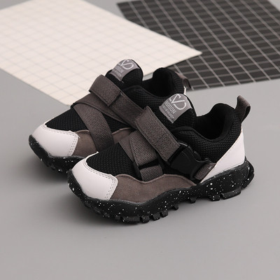 Modern gyermek tornacipő különböző színekben, alkalmas lányoknak és fiúknak