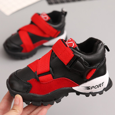 Modern gyermek tornacipő különböző színekben, alkalmas lányoknak és fiúknak