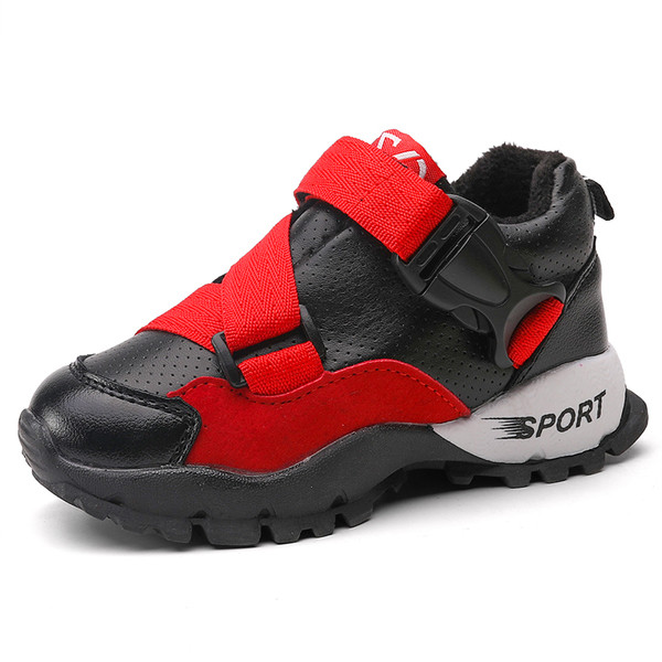 Modern gyermek tornacipő különböző színekben, alkalmas lányoknak és fiúknak