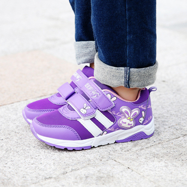 Παιδικά μοντέρνα πάνινα παπούτσια για κορίτσια σε ανοιχτά χρώματα με πολύχρωμη εκτύπωση