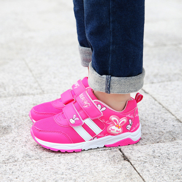 Παιδικά μοντέρνα πάνινα παπούτσια για κορίτσια σε ανοιχτά χρώματα με πολύχρωμη εκτύπωση