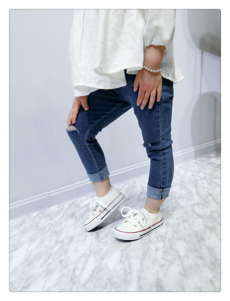 Blugi rupți pentru copii pentru fete în albastru