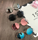 Γυναικεία γυρισμένα γυαλιά ηλίου σε πολλούς χρωματισμούς