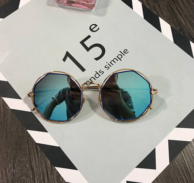 Γυναικεία γυρισμένα γυαλιά ηλίου σε πολλούς χρωματισμούς