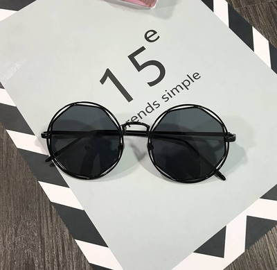 Γυναικεία γυρισμένα γυαλιά ηλίου σε πολλούς χρωματισμούς