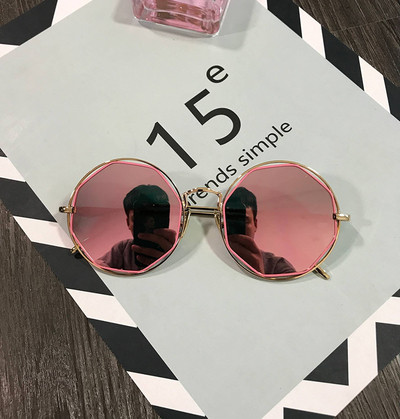 Γυναικεία γυρισμένα γυαλιά ηλίου σε πολλούς χρωματισμούς