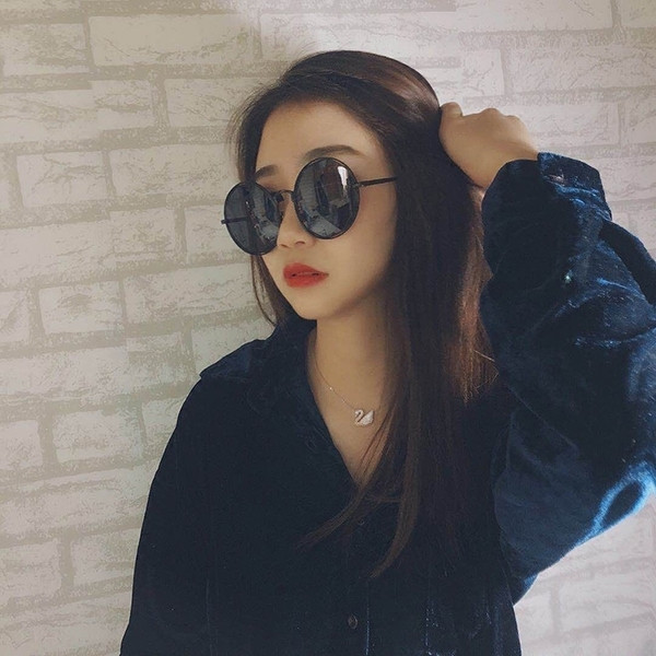 Γυναικεία γυρισμένα γυαλιά ηλίου σε πολλούς χρωματισμούς