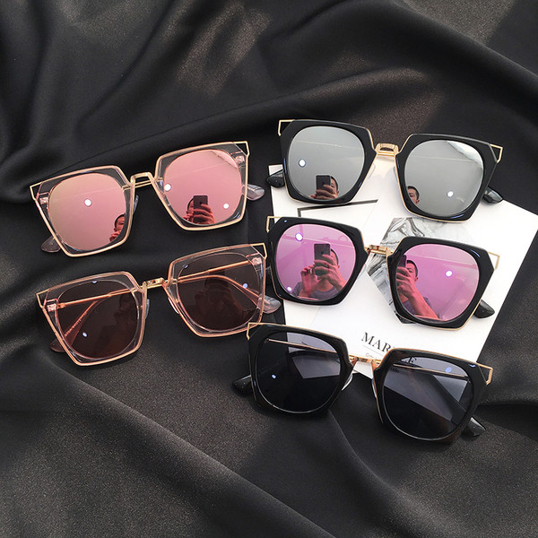 Modern hétköznapi női színes napszemüveg, két modell