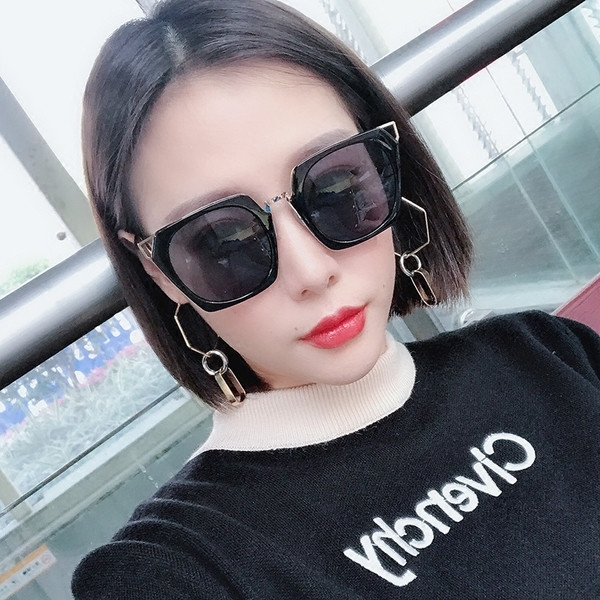 Modern hétköznapi női színes napszemüveg, két modell