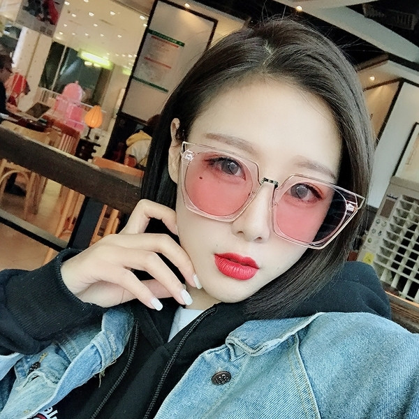 Modern hétköznapi női színes napszemüveg, két modell