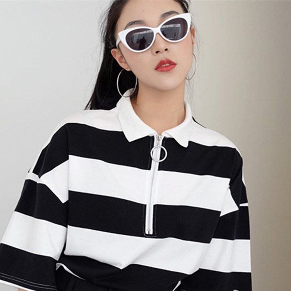 Ochelari non-standard de damă cu o ramă ascuțită în multe culori diferite