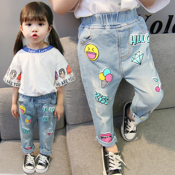 Blugi de copii eleganti pentru fete rupti cu o mini aplicatie - doua modele