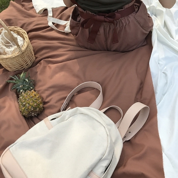 Hétköznapi női hátizsák dupla pánttal, világos színben