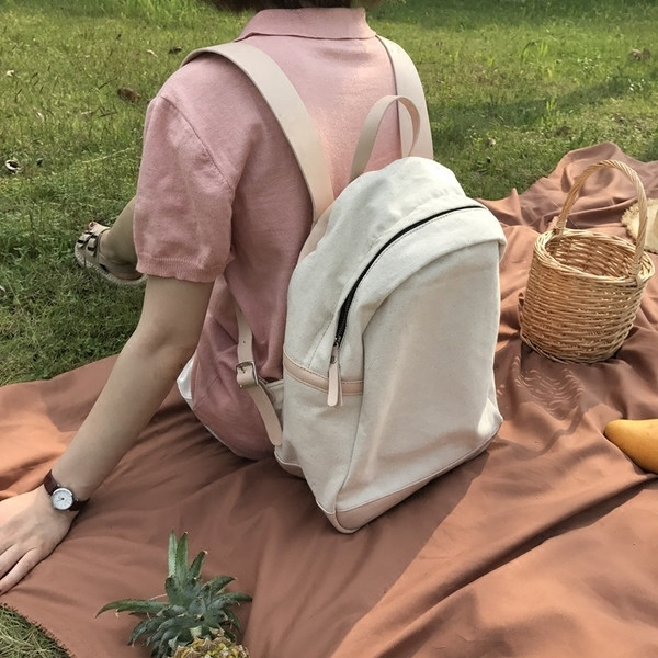 Hétköznapi női hátizsák dupla pánttal, világos színben