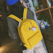 Rucsac de damă în diferite culori, cu un mic buzunar exterior și broderie colorată