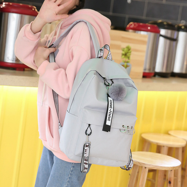 Női hétköznapi hátizsák három színben, fém elemekkel