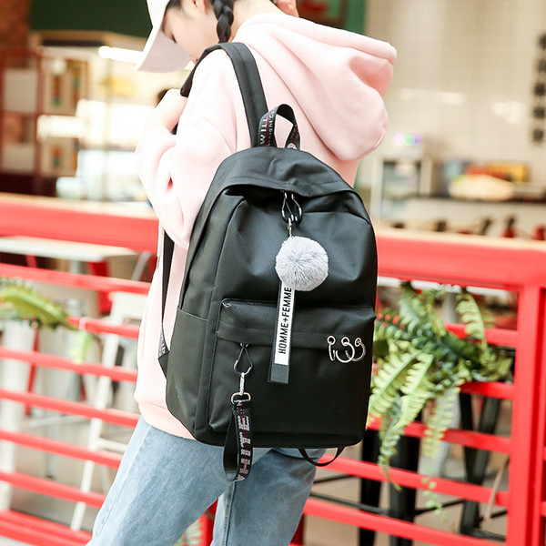 Női hétköznapi hátizsák három színben, fém elemekkel