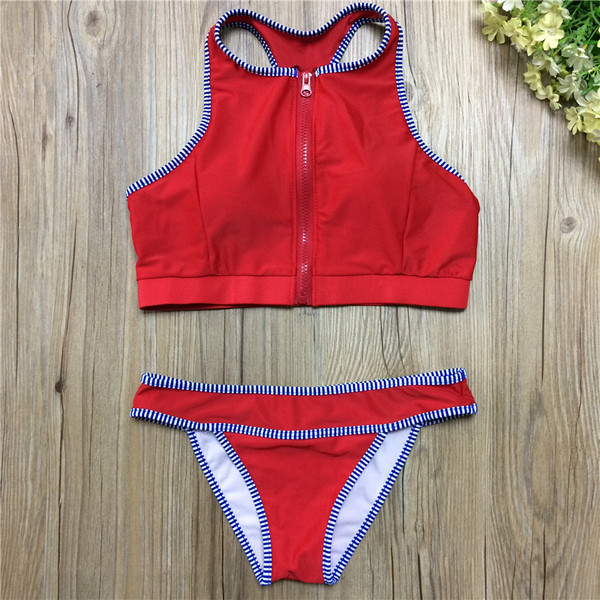 Costum de baie actual pentru doamne în două părți în albastru și roșu