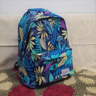 Rucsac de damă în două modele cu motive florale și inscripție