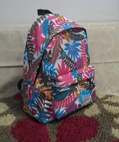 Rucsac de damă în două modele cu motive florale și inscripție