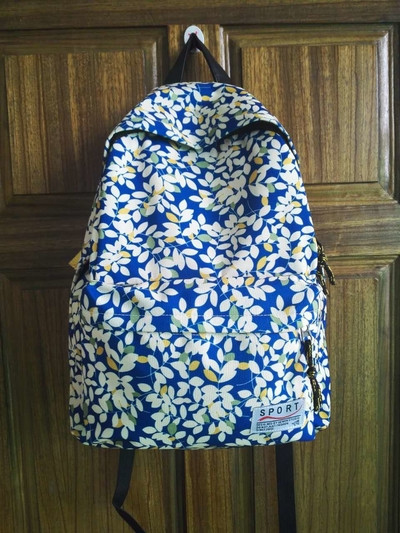 Rucsac de damă în două modele cu motive florale și inscripție