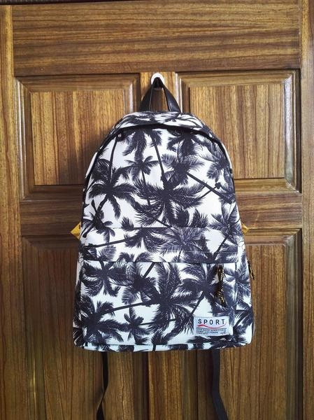 Rucsac de damă în două modele cu motive florale și inscripție