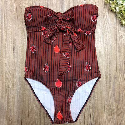 Costum intreg de dama in rosu cu imprimeu pentru doamne