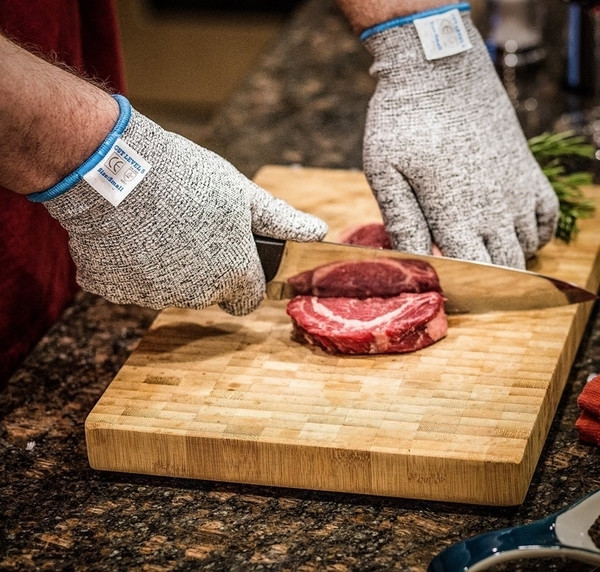 Защитаващи пръстите готварски ръкавици