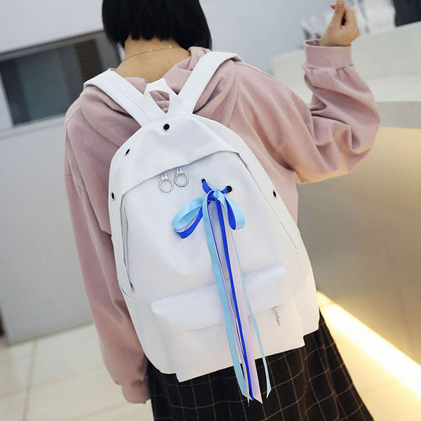 Rucsac de damă cu decor exterior tânăr și panglică