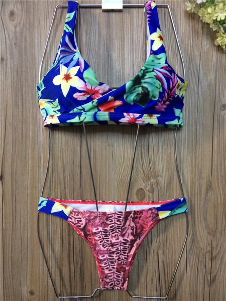 Costum de baie colorat din două piese de damă cu imprimeu