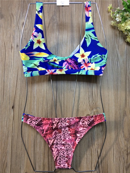 Costum de baie colorat din două piese de damă cu imprimeu