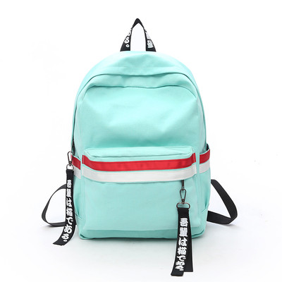 Női hátizsák különböző színekben, fém elemekkel és felirattal