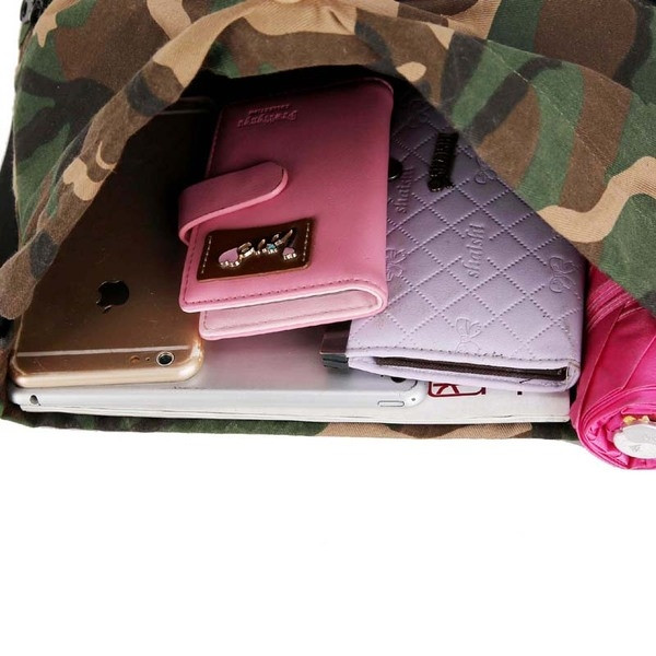 Rucsac de damă cu buzunar exterior și bretele subțiri cu model de camuflaj