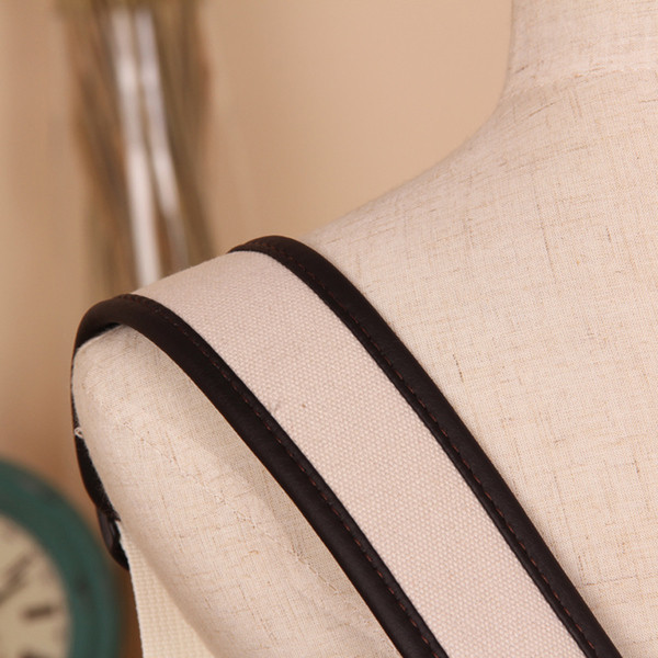 Rucsac de damă cu curele din piele ecologică, elemente metalice și inscripție