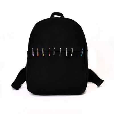 Μικρό καθημερινό σακίδιο σε ανοιχτό χρώμα με μεταλλικά στοιχεία