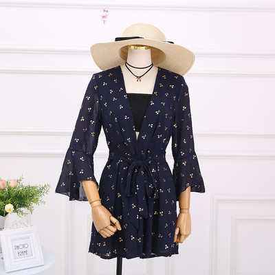 Salopetă de damă elegantă, cu decolteu adânc în trei culori