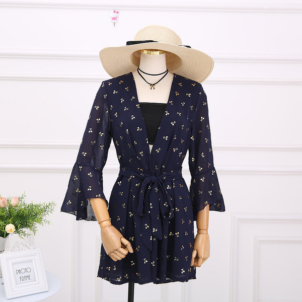 Salopetă de damă elegantă, cu decolteu adânc în trei culori