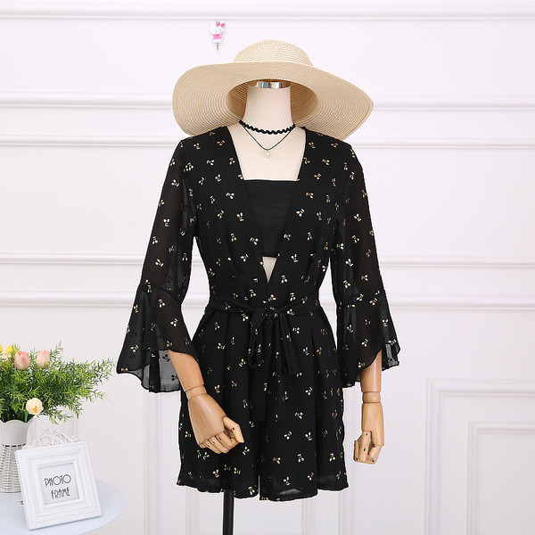 Salopetă de damă elegantă, cu decolteu adânc în trei culori