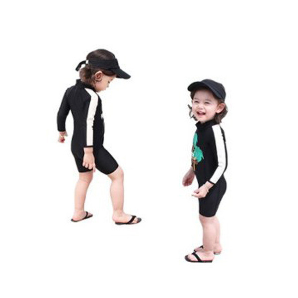 Costum de baie intreg pentru copii negru cu imprimeu si maneci lungi