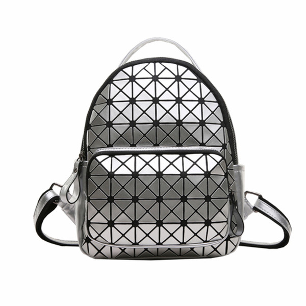 Eko bőrből készült stílusos női hátizsák geometrikus figurákkal, két színben