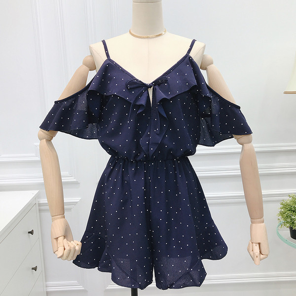 Salopetă casual de damă scurtă cu bretele subțiri și umerii căzuți în trei culori