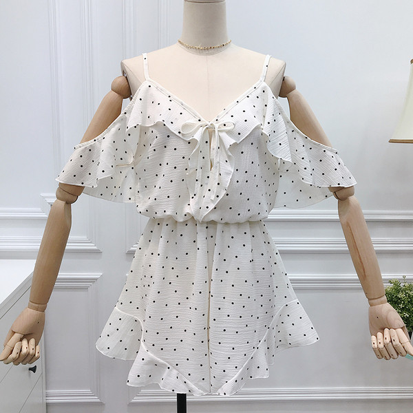 Salopetă casual de damă scurtă cu bretele subțiri și umerii căzuți în trei culori