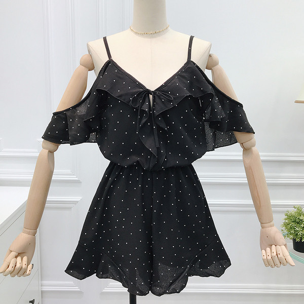 Salopetă casual de damă scurtă cu bretele subțiri și umerii căzuți în trei culori