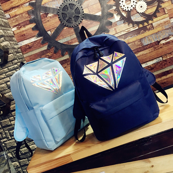 Rucsac de damă în diferite culori deschise cu o figură geometrică