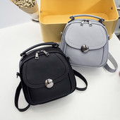 Öko bőrből készült kis női hátizsák két színben, fém elemekkel