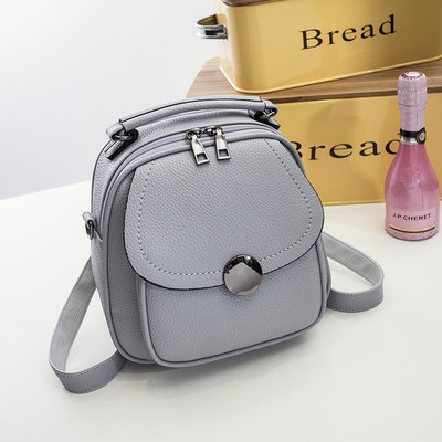 Öko bőrből készült kis női hátizsák két színben, fém elemekkel